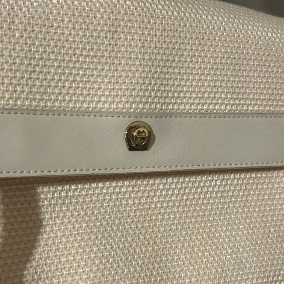 Etienne Aigner Cream Bag - Picture 4 of 7